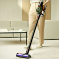 Stapni usisivac DYSON V8 Cyclone i furniture cleaning kit 626456 - Slika 2